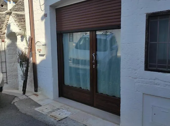 Trullo Civico 25, Cummersa Civico 23 阿尔贝罗贝洛
